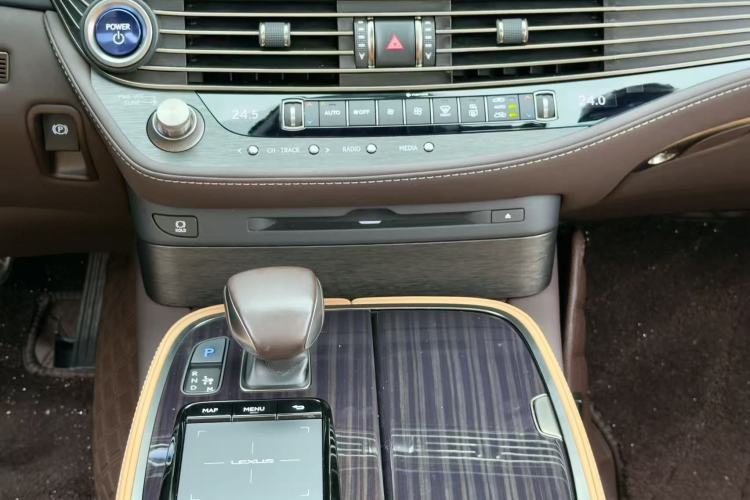Used Lexus LS 2020 500h Excellence Edition China VI standard Interior 3
