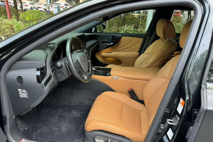 Used Lexus LS 2020 350 Luxury Edition China VI Standard Interior 4