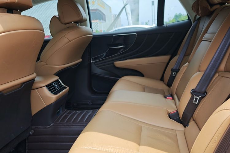 Used Lexus LS 2020 500h Excellence Edition China VI standard Interior 4