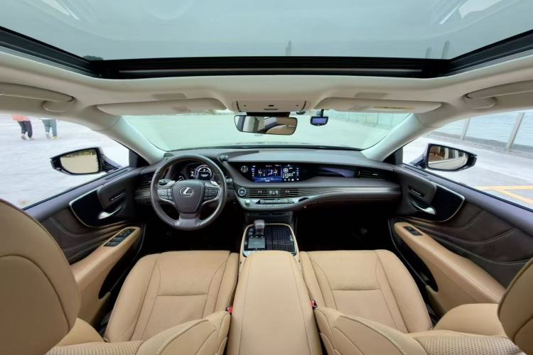 Used Lexus LS 2020 500h Excellence Edition China VI standard Interior 4