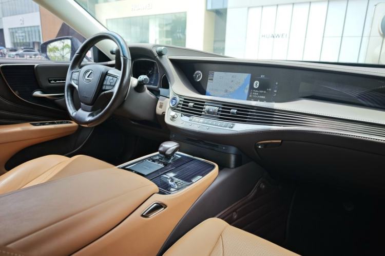 Used Lexus LS 2020 500h Excellence Edition China VI standard Interior 6