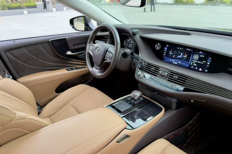 Used Lexus LS 2020 500h Excellence Edition China VI standard Interior 6