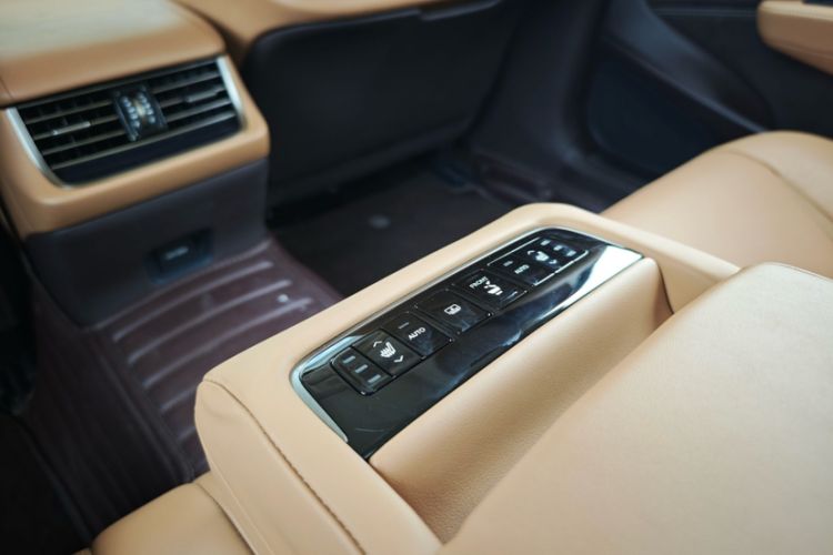 Used Lexus LS 2020 500h Excellence Edition China VI standard Interior 7