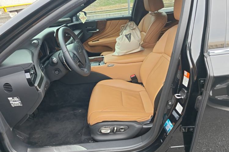 Used Lexus LS 2020 500h Excellence Edition China VI standard Left Front Seat