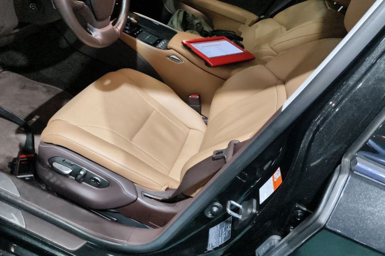 Used Lexus LS 2020 500h Excellence Edition China VI standard Left Front Seat