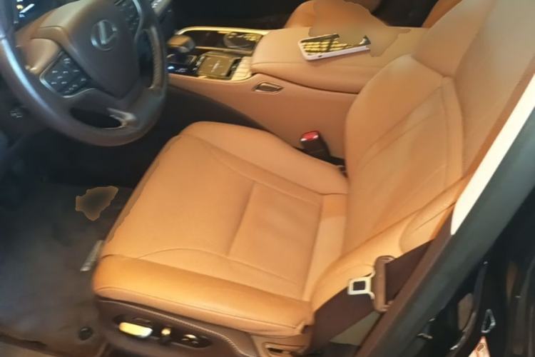 Used Lexus LS 2020 500h Excellence Edition China VI standard Left Front Seat