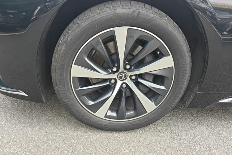 Used Lexus LS 2020 500h Excellence Edition China VI standard Left Front Wheel Hub