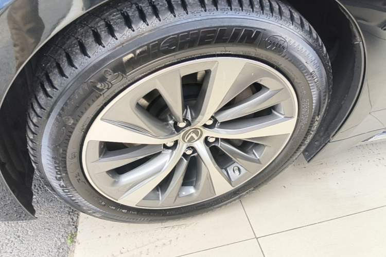 Used Lexus LS 2020 500h Excellence Edition China VI standard Left Front Wheel Hub