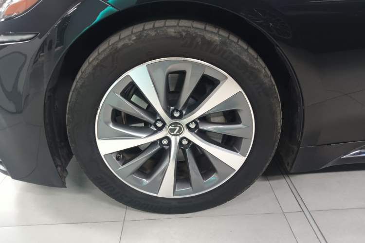 Used Lexus LS 2020 500h Excellence Edition China VI standard Left Front Wheel Hub