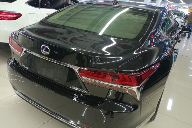 Used Lexus LS 2020 500h Excellence Edition China VI standard Rear Right 45 Deg