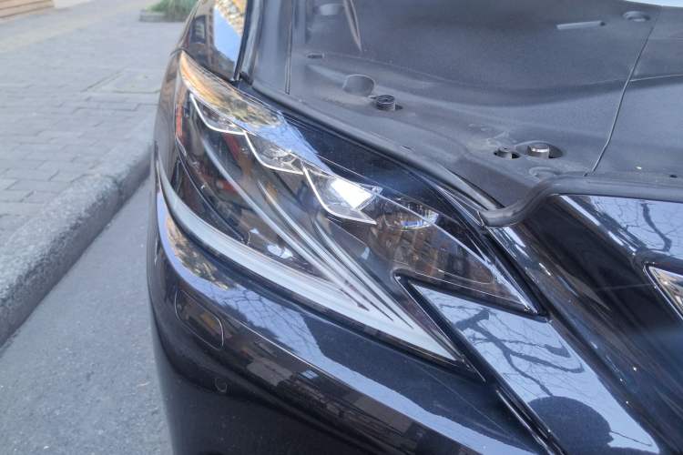Used Lexus LS 2020 500h Luxury Edition China V Standard Right Front Headlight