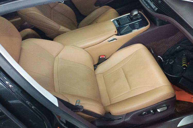 Used Lexus LS 2020 500h Excellence Edition China VI standard Right Front Seat