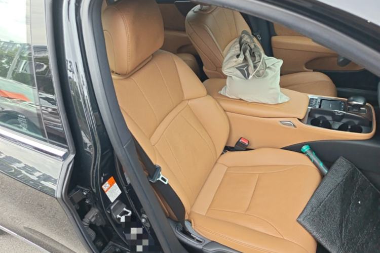 Used Lexus LS 2020 500h Excellence Edition China VI standard Right Front Seat