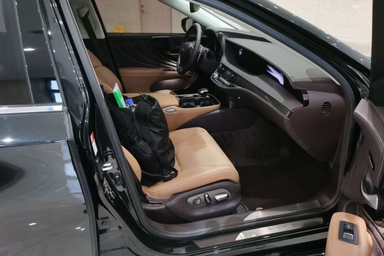Used Lexus LS 2020 500h Excellence Edition China VI standard Right Front Seat