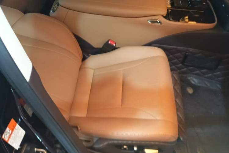 Used Lexus LS 2020 500h Excellence Edition China VI standard Right Front Seat