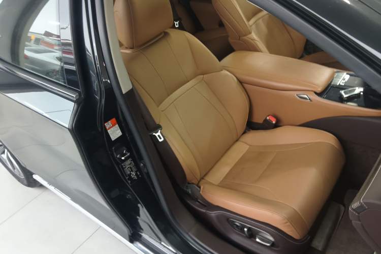 Used Lexus LS 2020 500h Excellence Edition China VI standard Right Front Seat