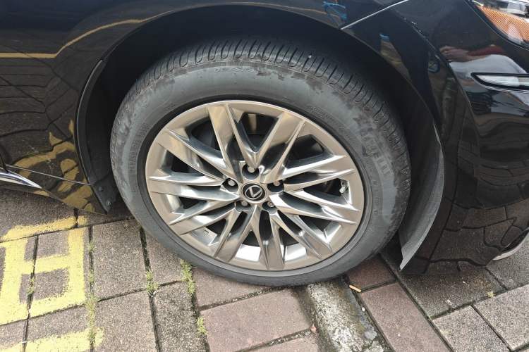 Used Lexus LS 2020 500h Luxury Edition China VI Standard Right Front Wheel Hub