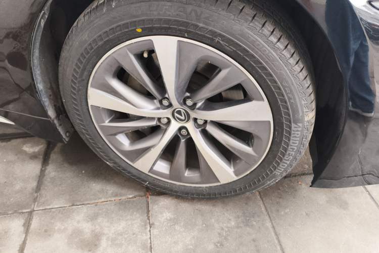 Used Lexus LS 2020 500h Excellence Edition China VI standard Right Front Wheel Hub