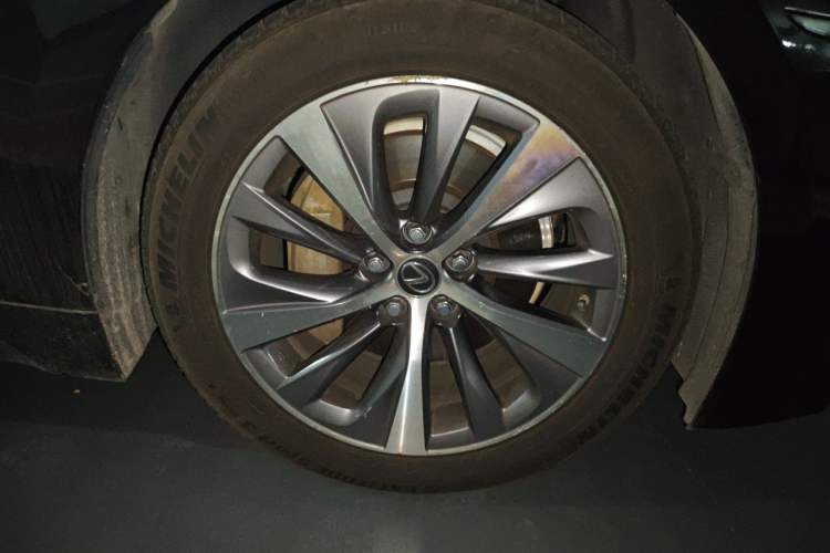 Used Lexus LS 2020 500h Excellence Edition China VI standard Right Front Wheel Hub