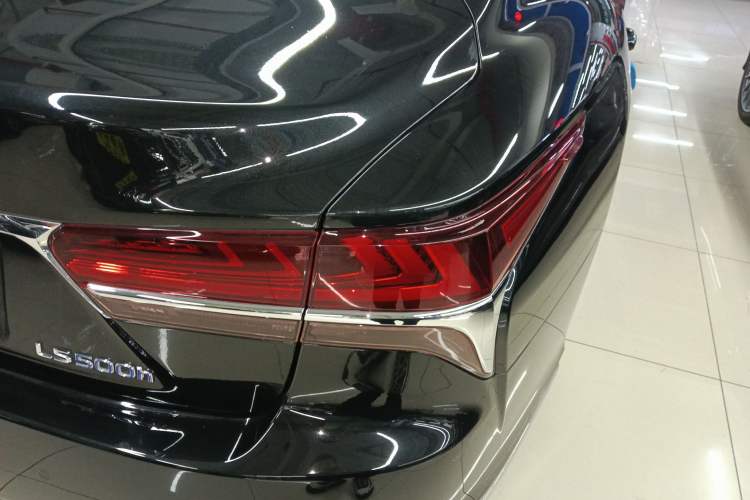 Used Lexus LS 2020 500h Excellence Edition China VI standard Right Rear Taillight