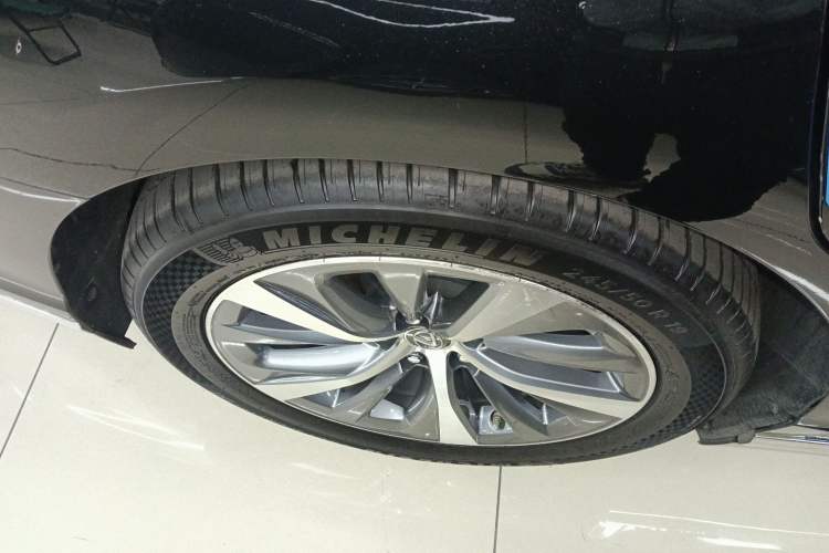 Used Lexus LS 2020 500h Excellence Edition China VI standard Right Rear Wheel Hub