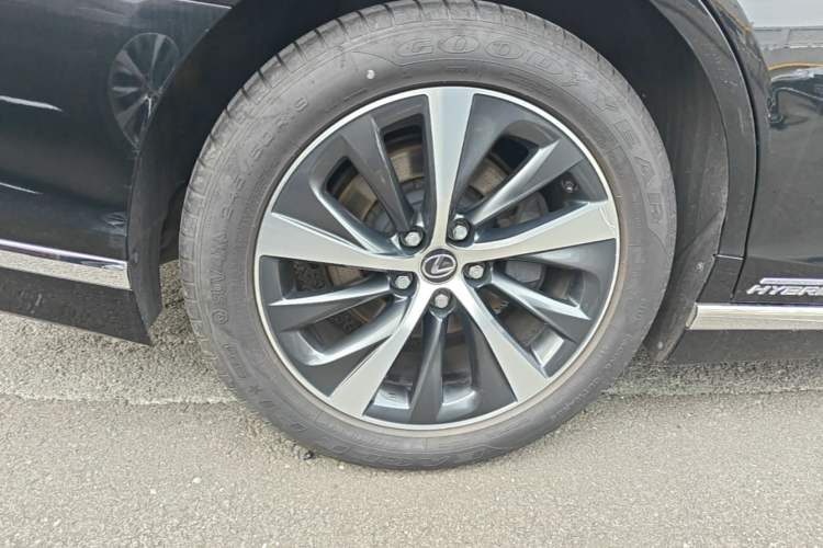 Used Lexus LS 2020 500h Excellence Edition China VI standard Right Rear Wheel Hub