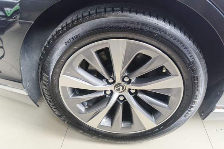 Used Lexus LS 2020 500h Excellence Edition China VI standard Right Rear Wheel Hub
