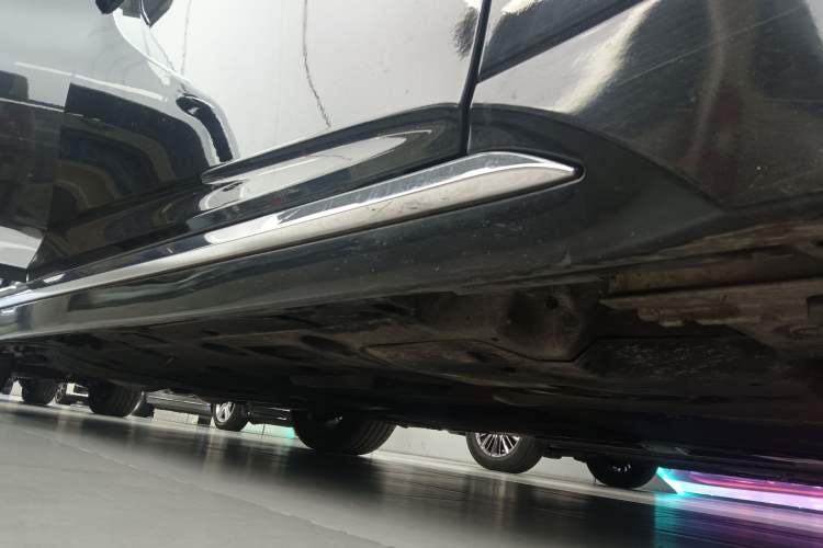 Used Lexus LS 2020 500h Excellence Edition China VI standard Right Side Sill