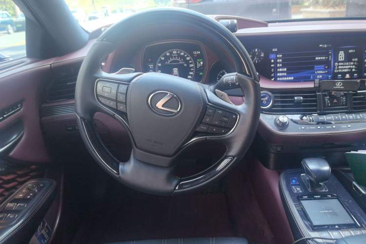 Used Lexus LS 2020 500h Luxury Edition China V Standard Steering Wheel