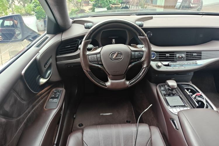 Used Lexus LS 2020 500h Luxury Edition China VI Standard Steering Wheel