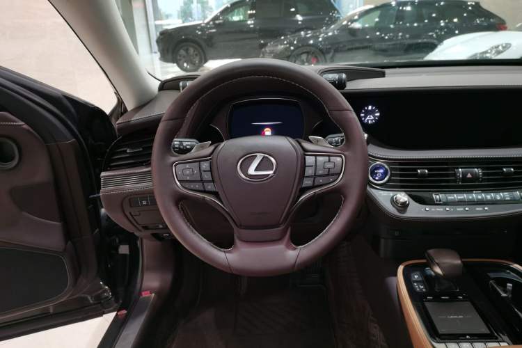 Used Lexus LS 2020 500h Excellence Edition China VI standard Steering Wheel