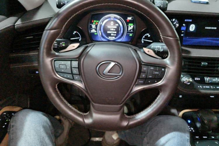 Used Lexus LS 2020 500h Excellence Edition China VI standard Steering Wheel