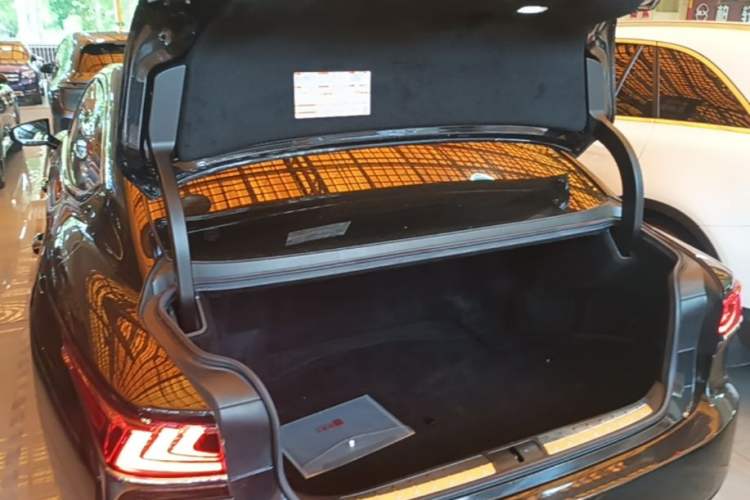 Used Lexus LS 2020 500h Excellence Edition China VI standard Trunk