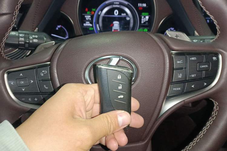 Used Lexus LS 2020 500h Excellence Edition China VI standard Vehicle Key