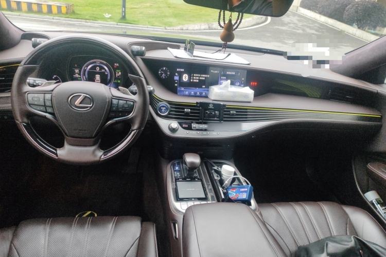 Used Lexus LS 2020 500h Luxury Edition China VI Standard Center Console