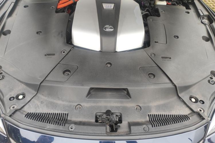 Used Lexus LS 2020 500h Luxury Edition China VI Standard Engine Bay