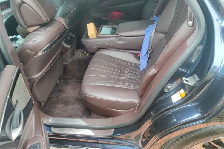 Used Lexus LS 2020 500h Luxury Edition China VI Standard Left Rear Seat