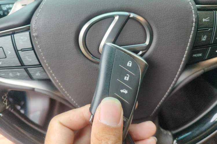 Used Lexus LS 2020 500h Luxury Edition China VI Standard Vehicle Key