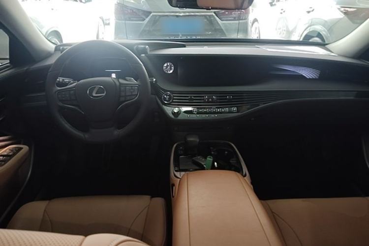Used Lexus LS 2020 500h Excellence Edition China VI standard Center Console