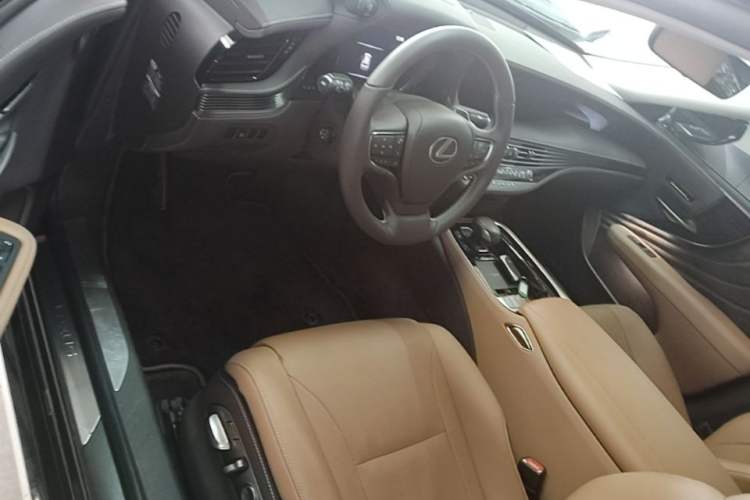 Used Lexus LS 2020 500h Excellence Edition China VI standard Driver Seat