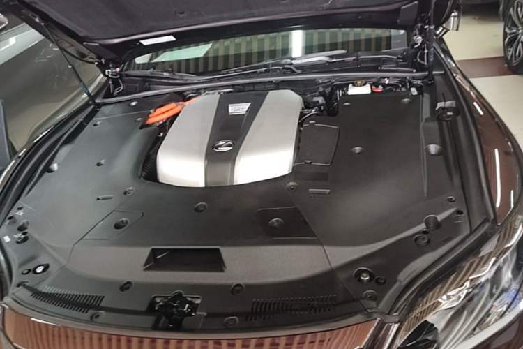 Used Lexus LS 2020 500h Excellence Edition China VI standard Engine Bay