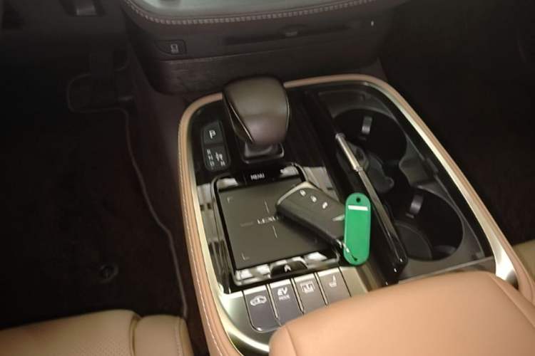 Used Lexus LS 2020 500h Excellence Edition China VI standard Gear Lever