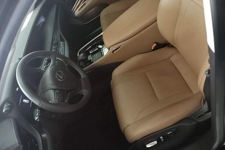 Used Lexus LS 2020 500h Excellence Edition China VI standard Left Front Seat