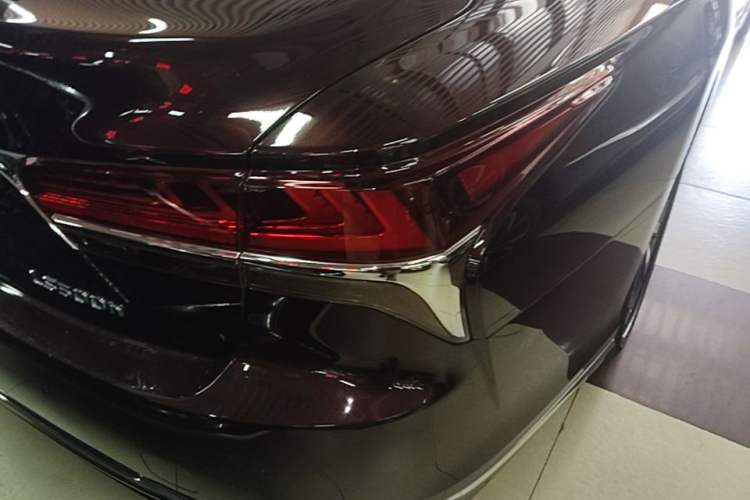 Used Lexus LS 2020 500h Excellence Edition China VI standard Right Rear Taillight