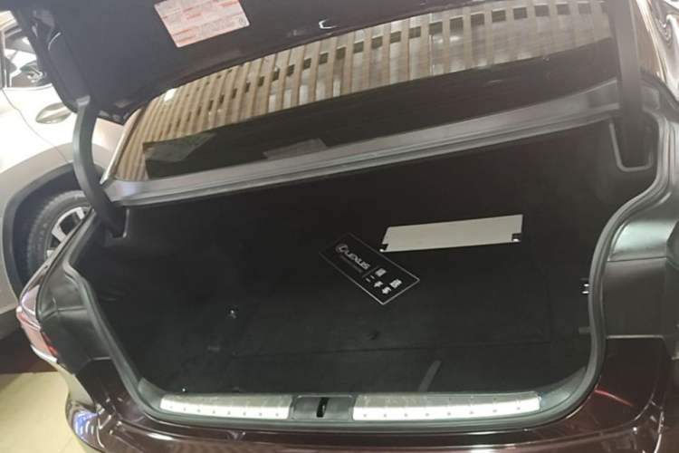 Used Lexus LS 2020 500h Excellence Edition China VI standard Trunk