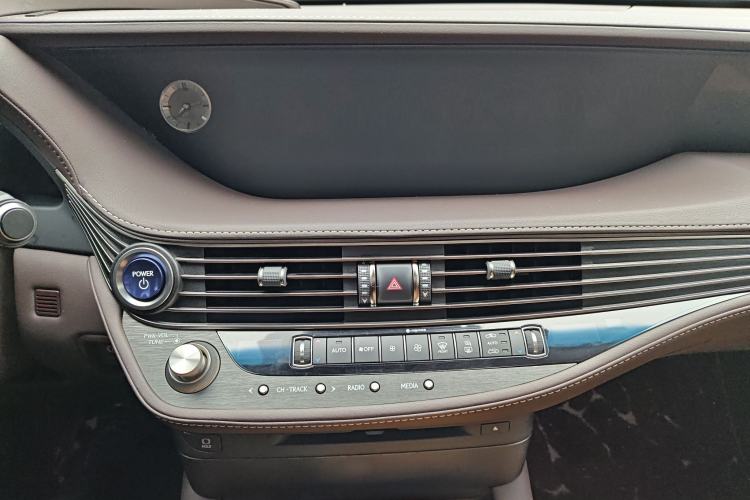 Used Lexus LS 2020 500h Luxury Edition China VI Standard Audio And AC Panel