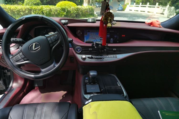 Used Lexus LS 2020 500h Executive Version China VI Standard Center Console