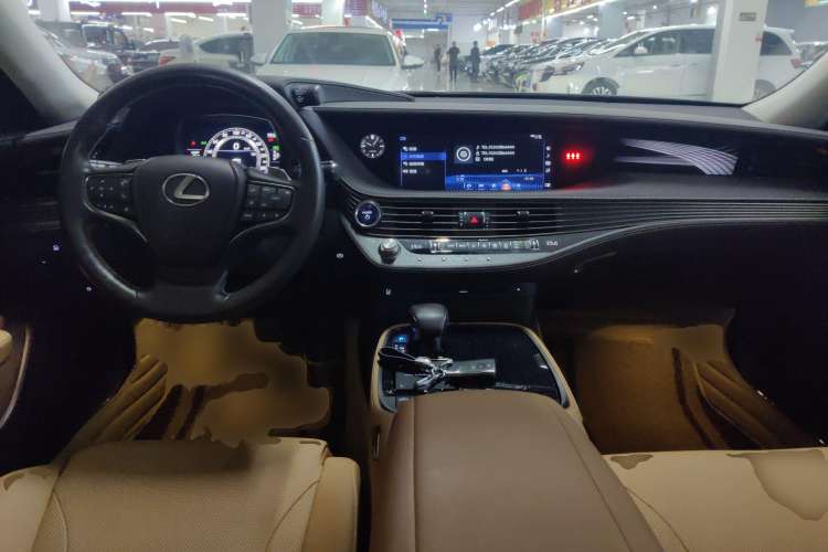 Used Lexus LS 2020 500h Excellence Edition China VI standard Center Console