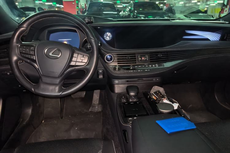Used Lexus LS 2020 500h Excellence Edition China VI standard Center Console
