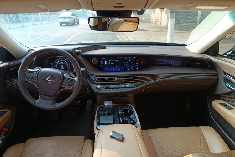 Used Lexus LS 2020 500h Excellence Edition China VI standard Center Console